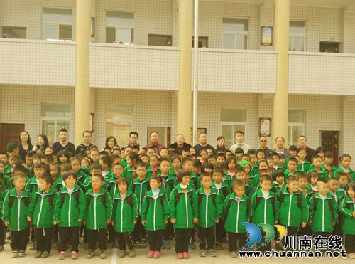 叙永向林镇政府携手中国沈酒精准扶贫助学活动(图3) 叙永向林镇政府携手中国沈酒精准扶贫助学活动(图3)