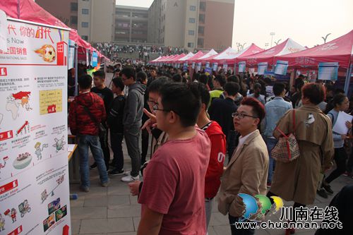 泸州举行高校毕业生就业创业服务月校园招聘会(图8) 泸州举行高校毕业生就业创业服务月校园招聘会(图8)