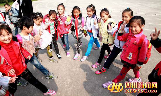 泸州最干净村小“校规”:学生进校门前先洗鞋(图3) 泸州最干净村小“校规”:学生进校门前先洗鞋(图3)