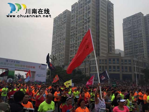泸州国际绿色马拉松赛开赛(图3) 泸州国际绿色马拉松赛开赛(图3)
