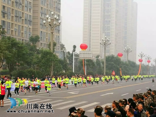 泸州国际绿色马拉松赛开赛(图1) 泸州国际绿色马拉松赛开赛(图1)
