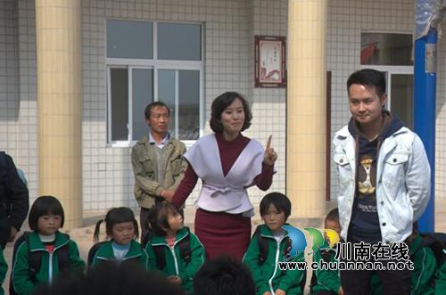 中国沈酒集团携手爱心人士扶贫助学向林镇村小(图5) 中国沈酒集团携手爱心人士扶贫助学向林镇村小(图5)