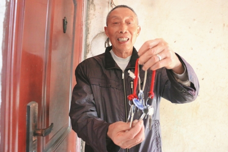 宜宾川安社区：一人掌管3家锁&nbsp;独居老人有依靠(图1)
