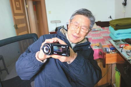 宜宾川安社区：一人掌管3家锁&nbsp;独居老人有依靠(图2)