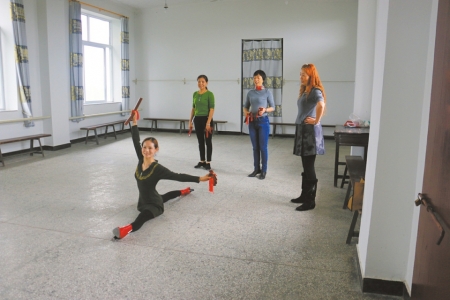 宜宾川安社区：一人掌管3家锁&nbsp;独居老人有依靠(图4)