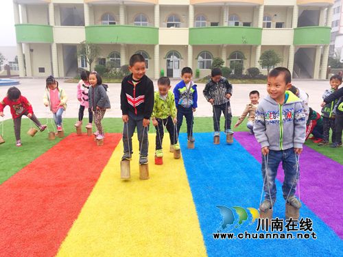 叙永:民间游戏进校园 大山深处欢乐多(图1) 叙永:民间游戏进校园 大山深处欢乐多(图1)