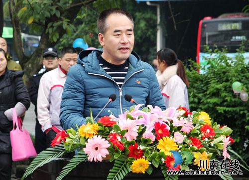 泸州公交车长大比武 “七项全能”筑牢安全(图2) 泸州公交车长大比武 “七项全能”筑牢安全(图2)