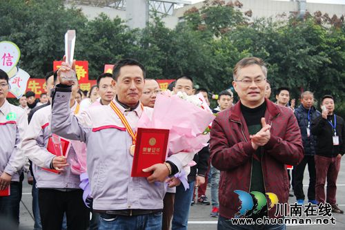 泸州公交车长大比武 “七项全能”筑牢安全(图11) 泸州公交车长大比武 “七项全能”筑牢安全(图11)