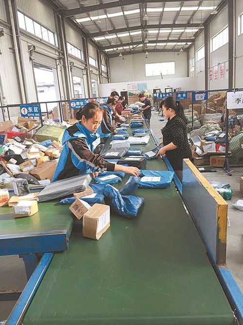 宜宾双11超峰值爆仓 2700余快递员加班清货(图1) 宜宾双11超峰值爆仓 2700余快递员加班清货(图1)