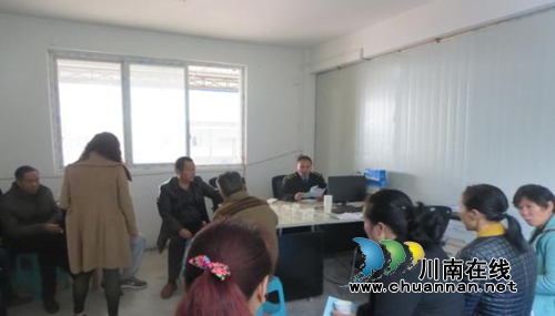 合江县食药监局：食用农产品质量安全知识进市场(图1)