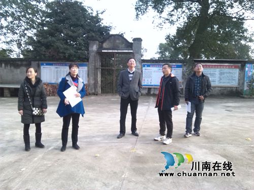 泸县文体广电局到立石镇开展贫困村贫困户文化脱贫退出评估验收检查(图2)