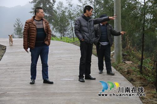 泸州高新区组织深入叙永枧槽乡群英村开展精准扶贫工作(图1) 泸州高新区组织深入叙永枧槽乡群英村开展精准扶贫工作(图1)