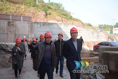 叙永县委书记陈景强率队视察民生工程建设(图1)