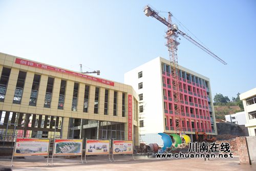 叙永县委书记陈景强率队视察民生工程建设(图3)