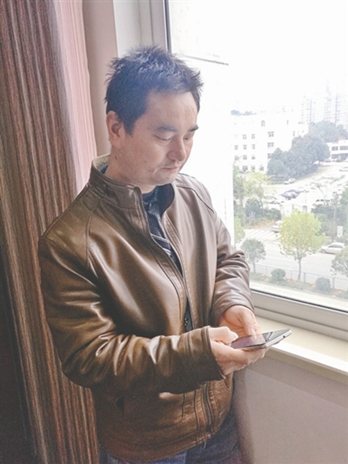 四川男扮女网友卧底自杀群&nbsp;救了人却收儿子死讯(图1)