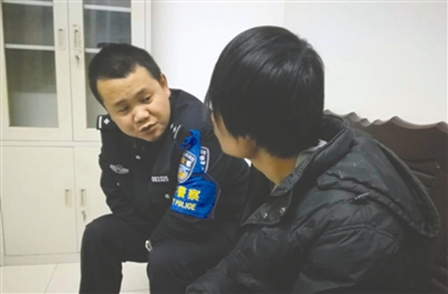 四川男扮女网友卧底自杀群&nbsp;救了人却收儿子死讯(图2)