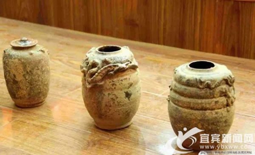 宜宾兴文出土明代龙纹浮雕烧制罐 为獠人古物(图2) 宜宾兴文出土明代龙纹浮雕烧制罐 为獠人古物(图2)