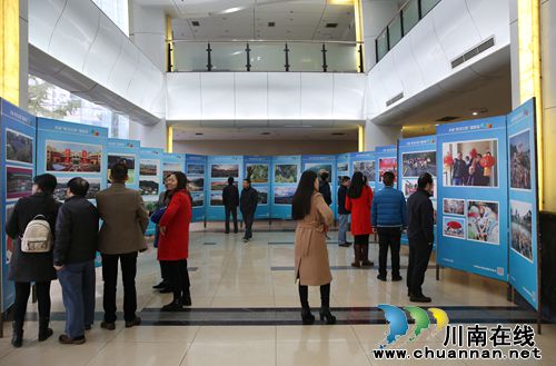 泸州:首届“魅力江阳”摄影展开展(图2) 泸州:首届“魅力江阳”摄影展开展(图2)