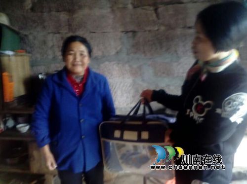 宜宾南溪区汪家镇计生关怀进家庭(图1)