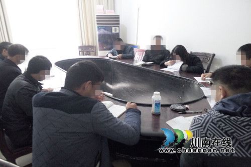 合江福宝司法所社区服刑人员集中学习《食品安全法》(图1)