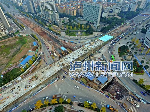 泸州沱二桥加宽改造 蜀泸高架桥计划春节前通车(图1) 泸州沱二桥加宽改造 蜀泸高架桥计划春节前通车(图1)
