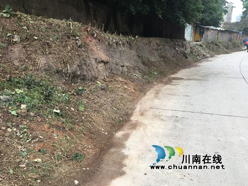 红星街道龙桥子社区清运死角垃圾15吨(图2)