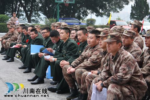 双拥谱新篇!泸州原创税法歌曲进军营致敬老兵(图2) 双拥谱新篇!泸州原创税法歌曲进军营致敬老兵(图2)