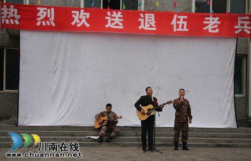 双拥谱新篇!泸州原创税法歌曲进军营致敬老兵(图6) 双拥谱新篇!泸州原创税法歌曲进军营致敬老兵(图6)