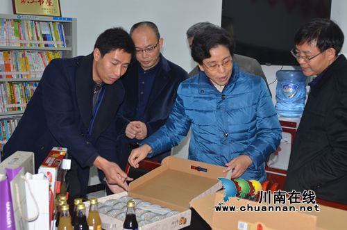 李登菊:合江脱贫攻坚要全省争一流全国争上流(图1) 李登菊:合江脱贫攻坚要全省争一流全国争上流(图1)