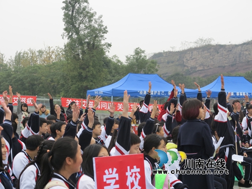 纳溪举行“携手抗艾&nbsp;重在预防”大型宣传暨文艺演出活动(图4)