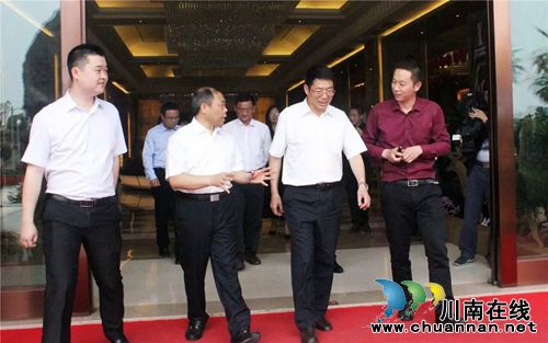 云南省昭通市委书记考察泸州市佳乐世纪城(图1)