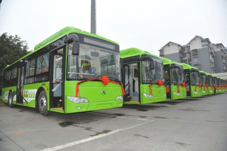 绿色出行&nbsp;泸州新增77台新能源公交车(图1)