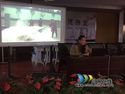 泸州十八中安全工作经验在龙马潭区获推广(图2) 泸州十八中安全工作经验在龙马潭区获推广(图2)