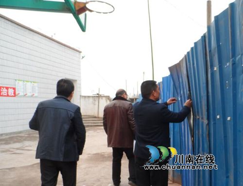 合江甘雨镇学校开展安全隐患排查整治行动(图1) 合江甘雨镇学校开展安全隐患排查整治行动(图1)