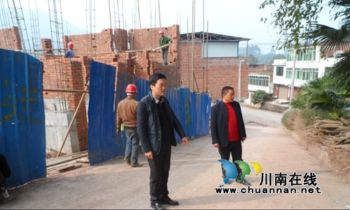 合江甘雨镇学校开展安全隐患排查整治行动(图2) 合江甘雨镇学校开展安全隐患排查整治行动(图2)