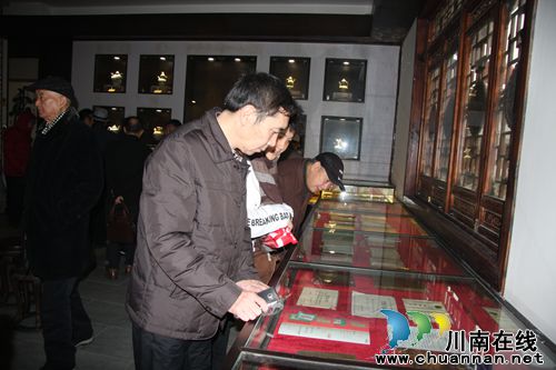 中国著名作家诗人到沈酒集团邻玉基地采风创作(图7) 中国著名作家诗人到沈酒集团邻玉基地采风创作(图7)
