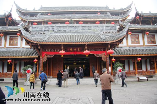 中国著名作家诗人到沈酒集团邻玉基地采风创作(图6) 中国著名作家诗人到沈酒集团邻玉基地采风创作(图6)