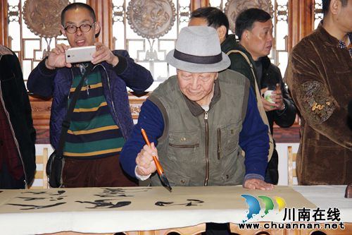 中国著名作家诗人到沈酒集团邻玉基地采风创作(图16) 中国著名作家诗人到沈酒集团邻玉基地采风创作(图16)
