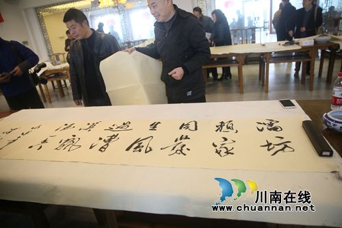 中国著名作家诗人到沈酒集团邻玉基地采风创作(图3) 中国著名作家诗人到沈酒集团邻玉基地采风创作(图3)