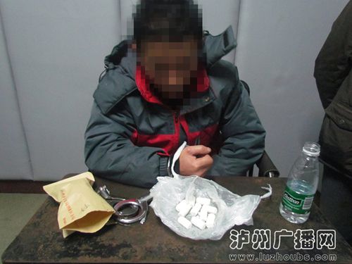 泸州两情侣租车跨省贩毒 出租屋里“翻船”(图1) 泸州两情侣租车跨省贩毒 出租屋里“翻船”(图1)