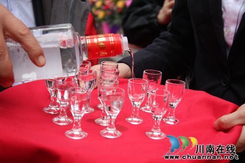 沈酒新店开张送福利:免费品美酒还可领起走(图3) 沈酒新店开张送福利:免费品美酒还可领起走(图3)