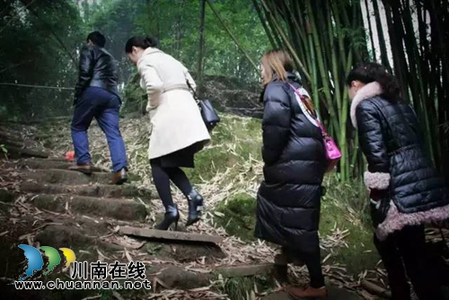 中国沈酒到合江县马鹿村开展精准扶贫捐助活动(图1) 中国沈酒到合江县马鹿村开展精准扶贫捐助活动(图1)
