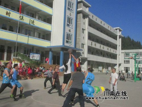 叙永县分水中心校开展“12.9”教职工运动会(图1)