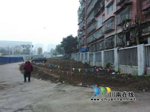红星街道新民社区集中治理7个小区环境卫生(图2)