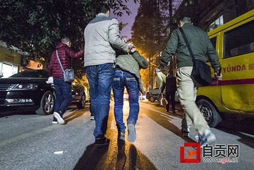 自贡：布下天罗地网&nbsp;拿下三名毒品“批发商”(图2)