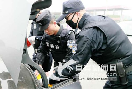 堵源截流震慑罪犯 宜宾6天查获毒品2000余克(图2) 堵源截流震慑罪犯 宜宾6天查获毒品2000余克(图2)