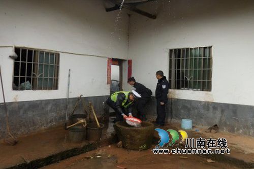 民房起火！叙永交警联合多警种快速处置警情(图3)