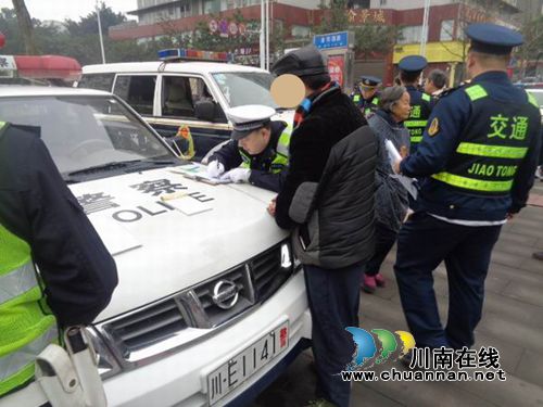泸县交警大队:加大联合执法力度 净化道路交通秩序(图1) 泸县交警大队:加大联合执法力度 净化道路交通秩序(图1)