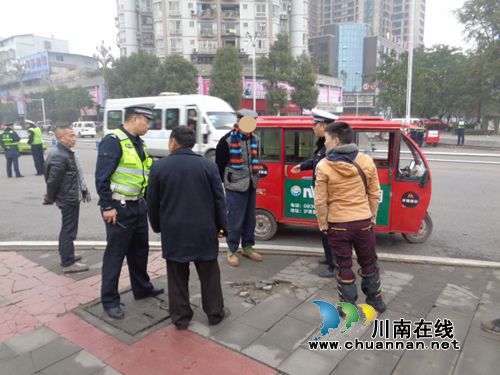 泸县交警大队:加大联合执法力度 净化道路交通秩序(图2) 泸县交警大队:加大联合执法力度 净化道路交通秩序(图2)