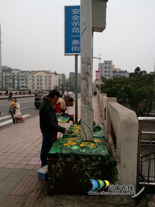 泸州纳溪:电信箱穿“花外衣” 街景变靓丽(图2) 泸州纳溪:电信箱穿“花外衣” 街景变靓丽(图2)